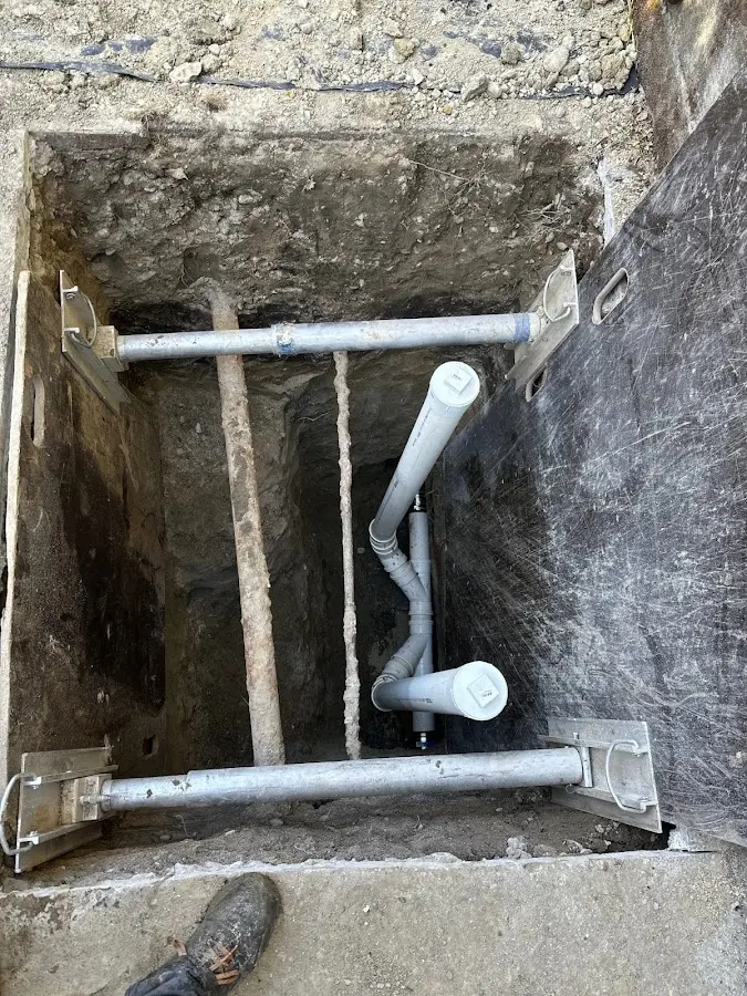 Experienced plumber completing Drain Cleaning work in Tecumseh